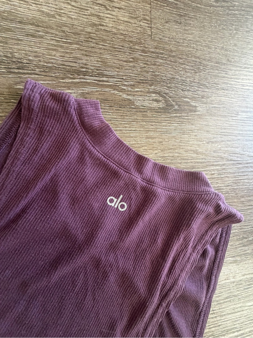 ALO Yoga Sleeveless Tank Top - Plum - Picture 4 of 5